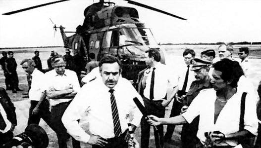 Pik Botha arrives at the Machel crash site, Mbuzini Mozambique, October 1986